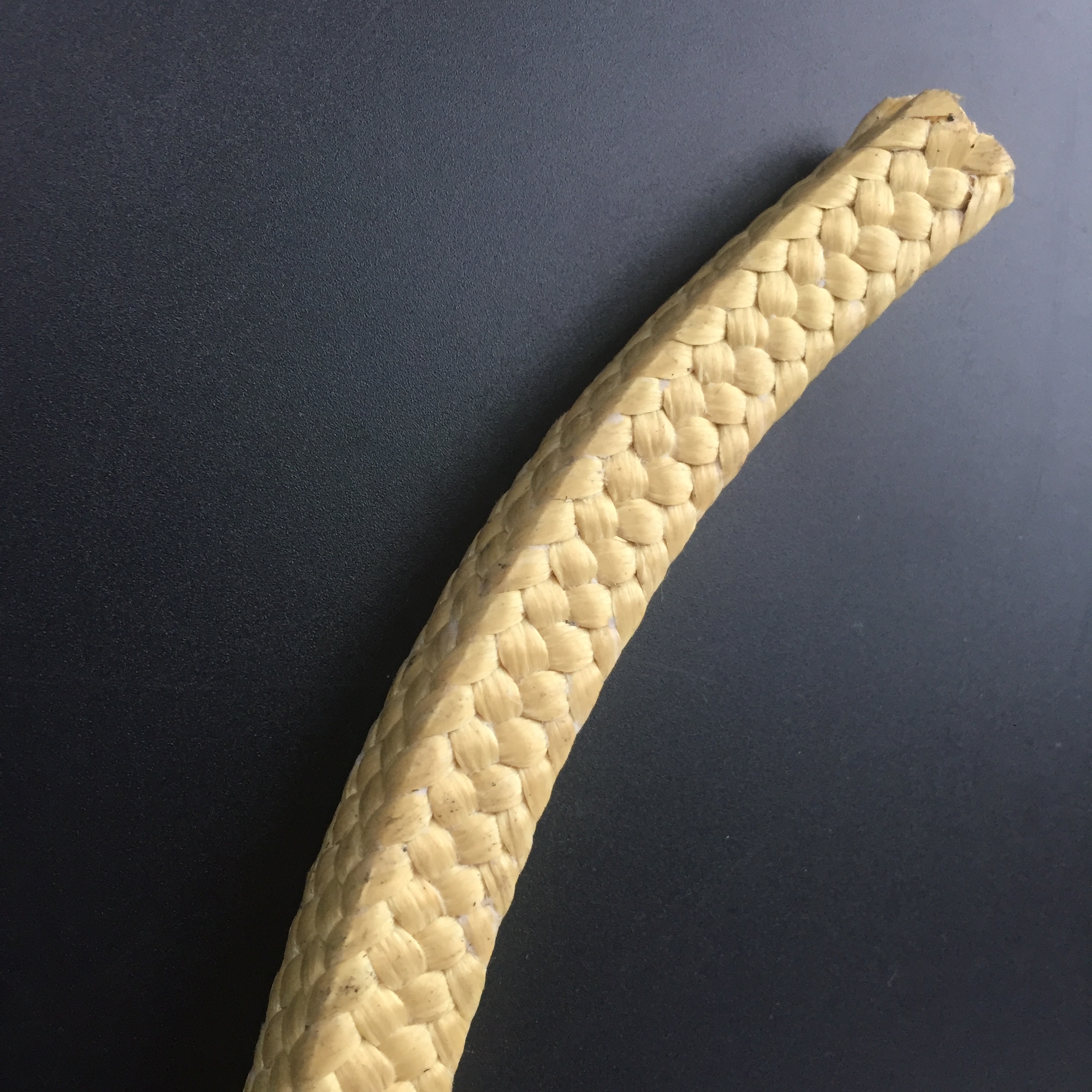 Mitkä ovat Aramid -kuitupakkauksen ominaisuudet?